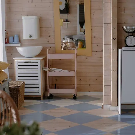 Holiday home Mereaeaerne Helesinine Suvemaja