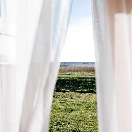 Holiday home Mereaeaerne Helesinine Suvemaja *